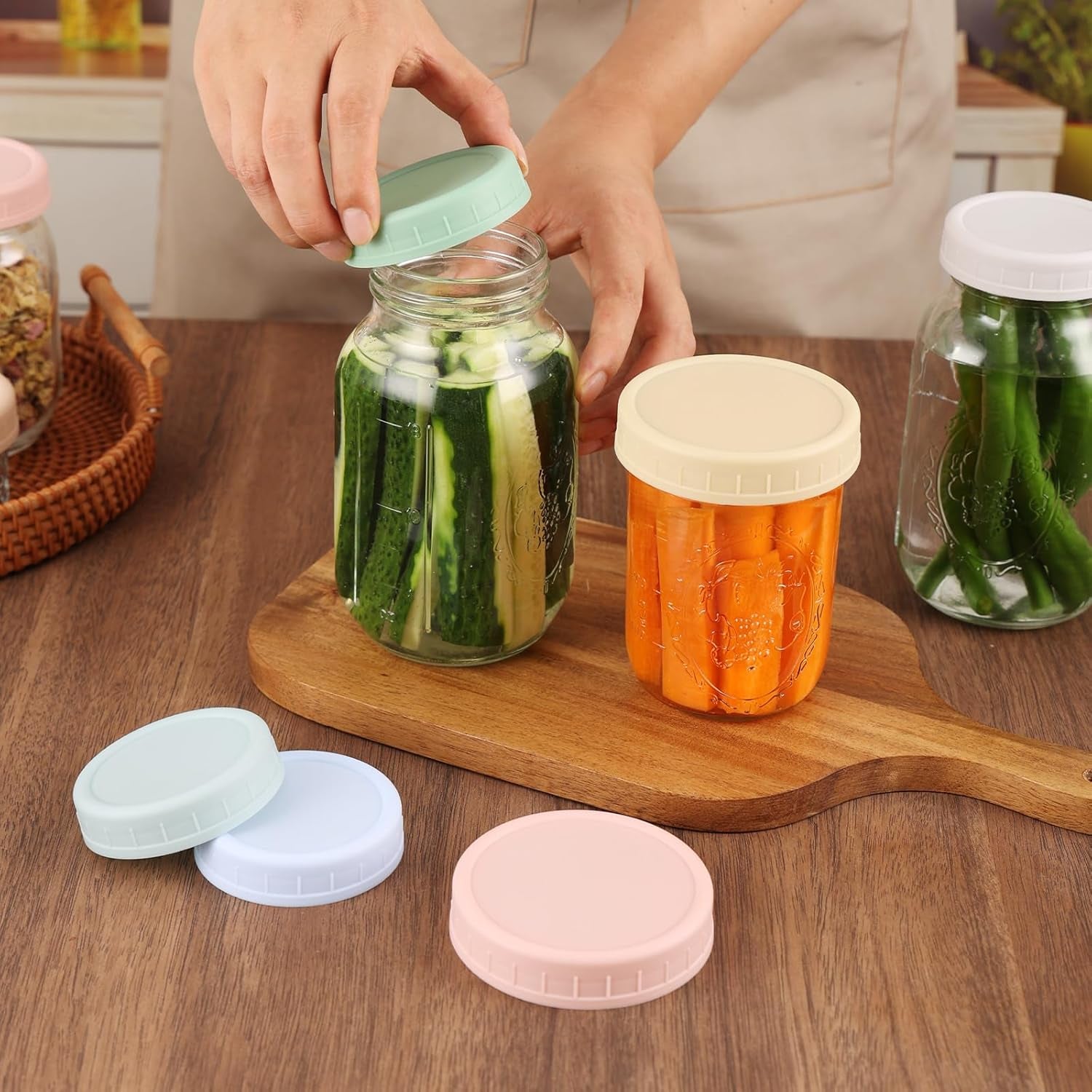 16PCS Colored Plastic Mason Jar Lids with Silicone Rings (8 Wide Mouth & 8 Regular Mouth) for Ball, Kerr and More, Food Grade & Leak-Proof, 86Mm & 70Mm Canning Tops